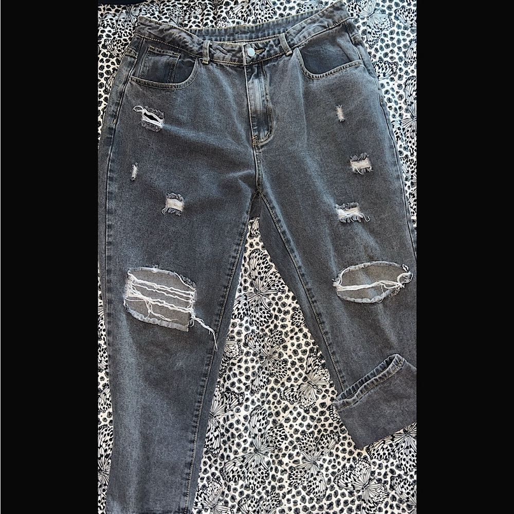 Distressed Women's High-Rise Gray Mom Jeans
